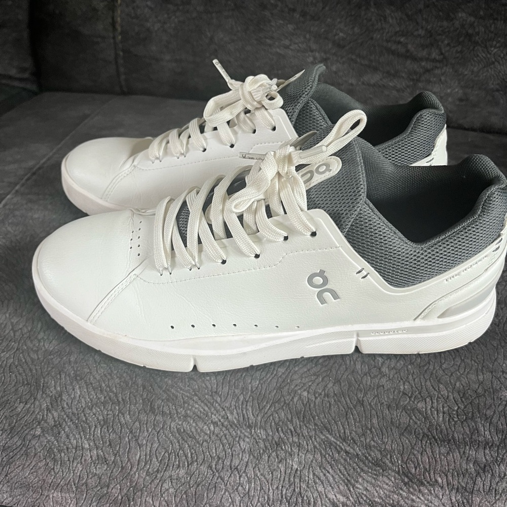 On Running Men's Shoes - White and Grayon riger
